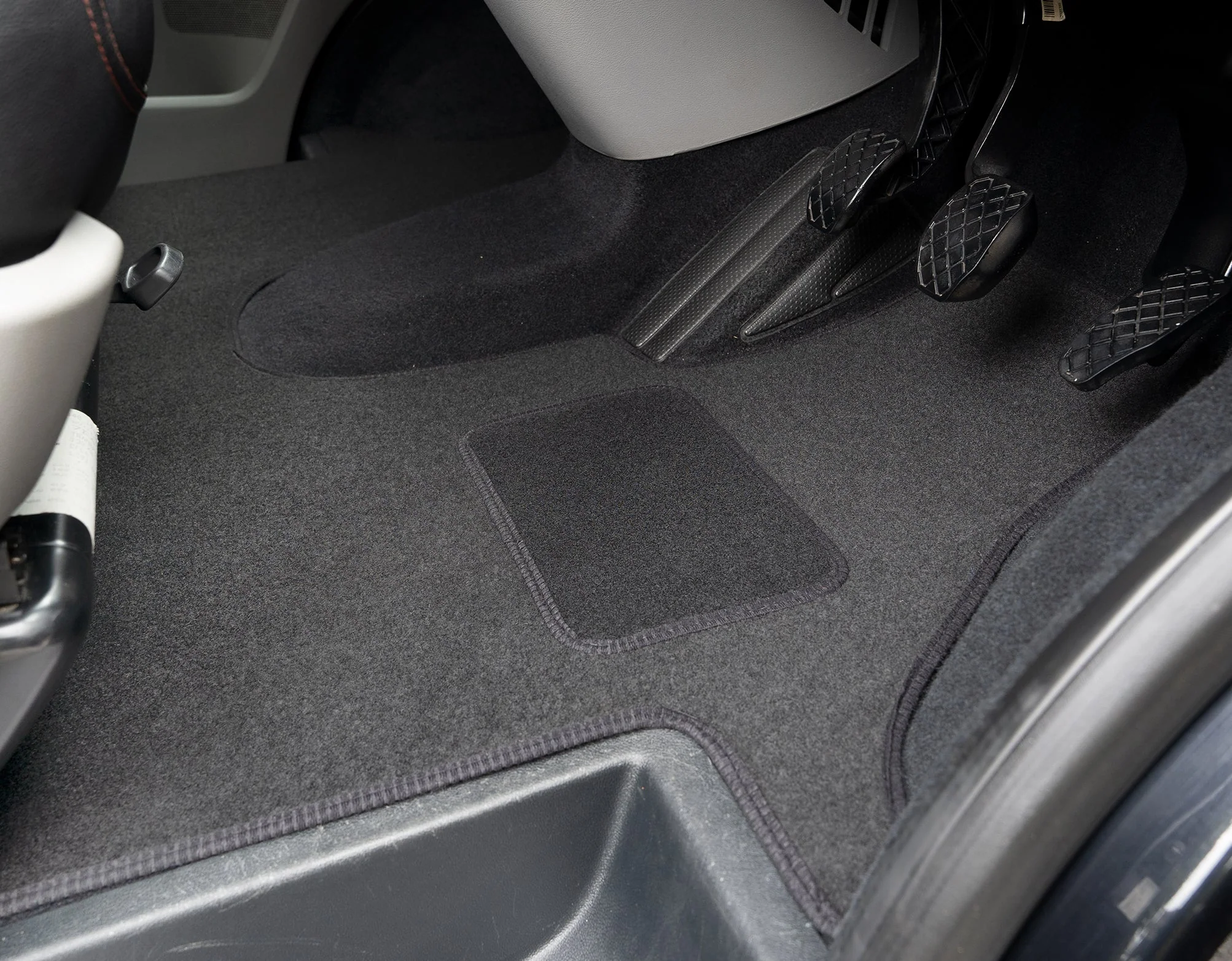 Volkswagen Transporter T6.1 Kombi Van 2019-2025 Van Mats (twin side doors, 2+1 rear seat) - Image 5